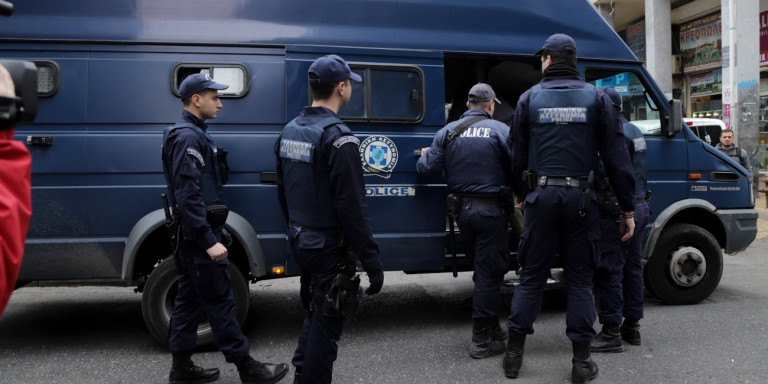 Ηράκλειο: Μετέτρεψαν φορτηγό σε… καζίνο -Συνελήφθησαν πέντε άτομα που έπαιζαν ζάρια – iefimerida