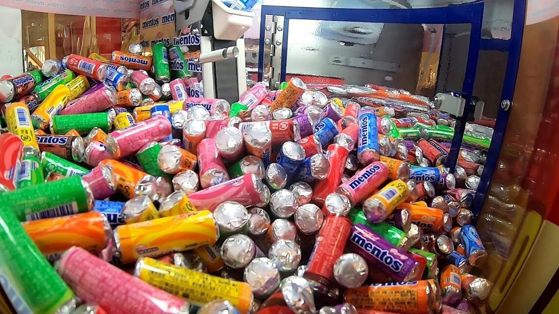 Chupa Chups & Mentos Candy Game Vending Machine